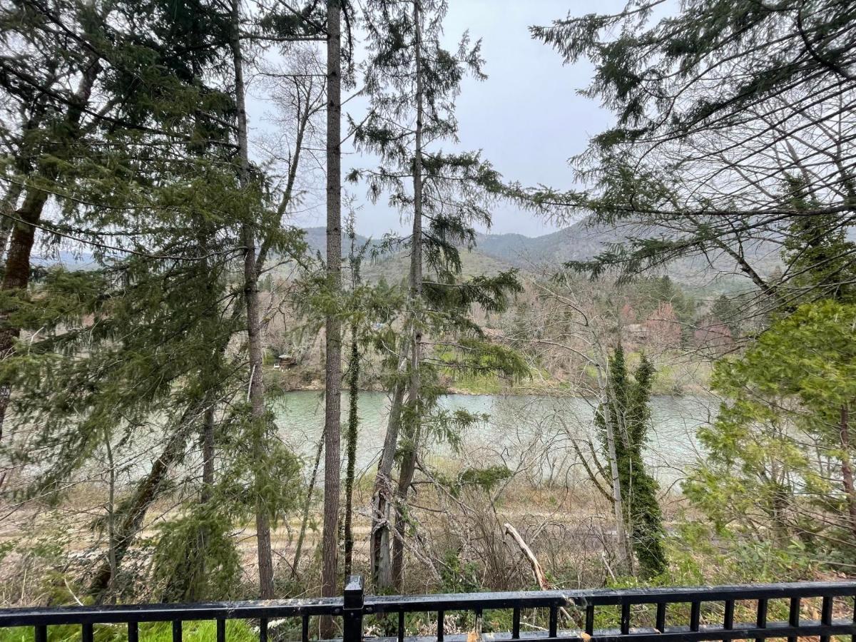 The River House Grants Pass Esterno foto