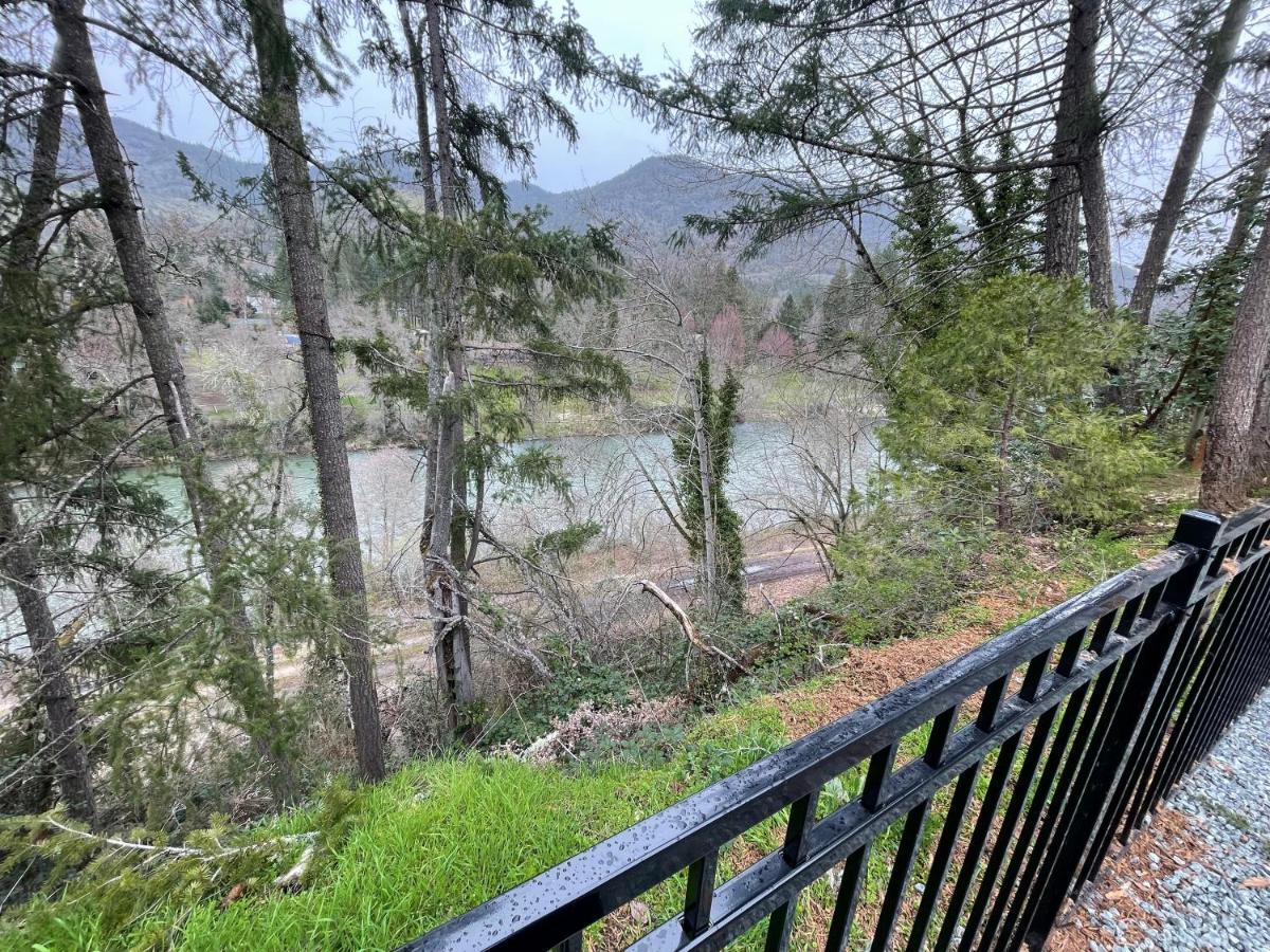 The River House Grants Pass Esterno foto