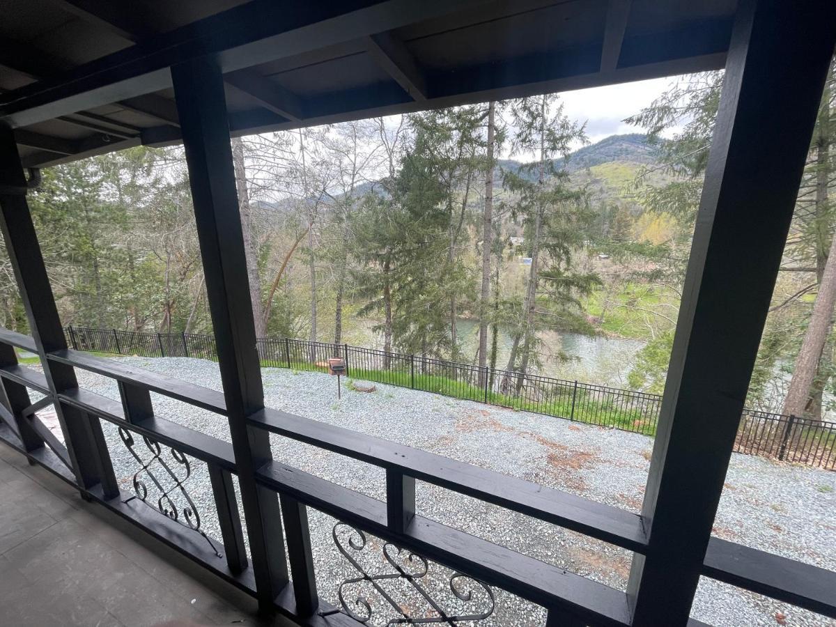The River House Grants Pass Esterno foto